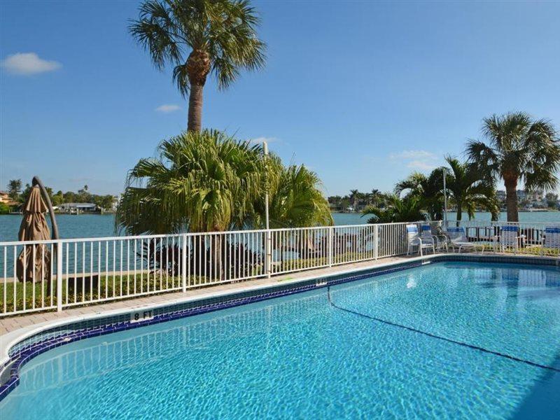 Westwinds Waterfront Resort St. Pete Beach Esterno foto