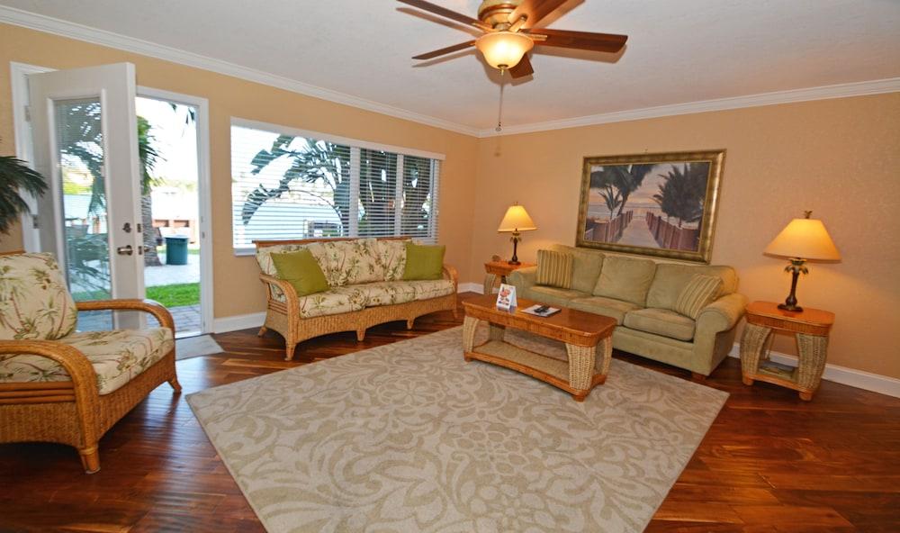 Westwinds Waterfront Resort St. Pete Beach Esterno foto