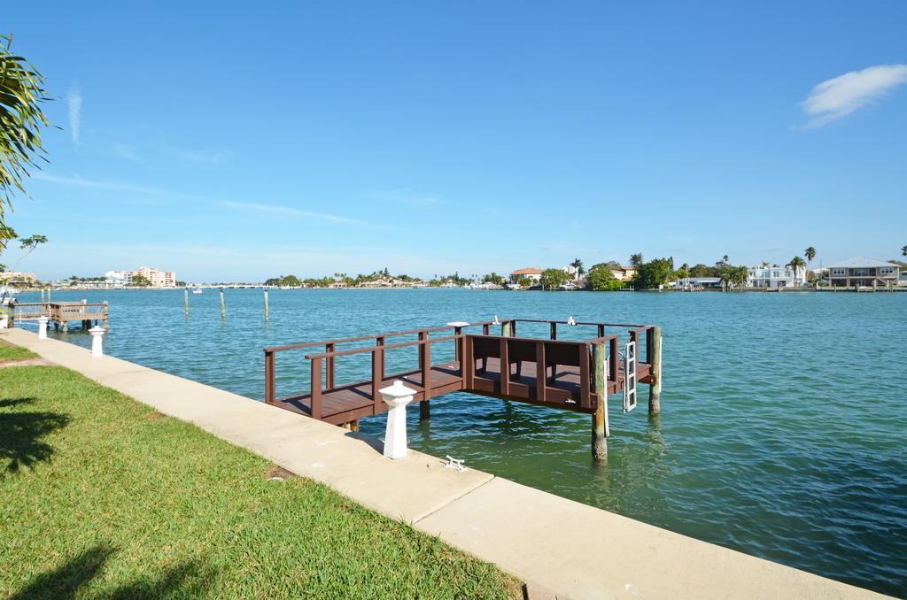 Westwinds Waterfront Resort St. Pete Beach Esterno foto