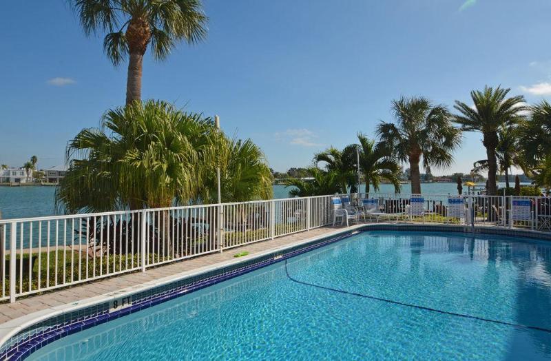 Westwinds Waterfront Resort St. Pete Beach Esterno foto