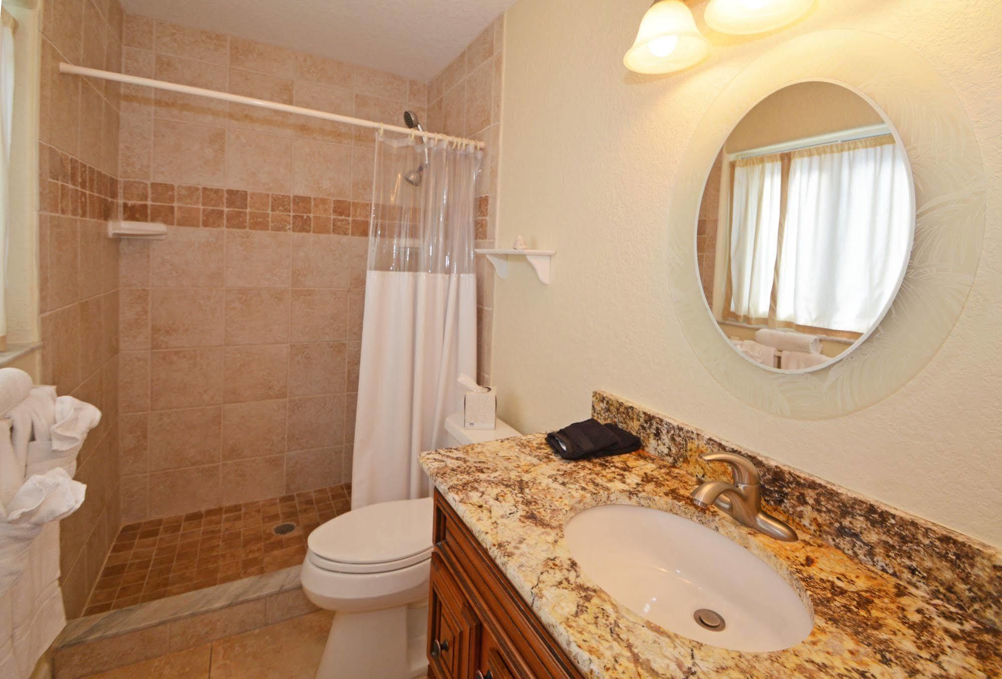 Westwinds Waterfront Resort St. Pete Beach Esterno foto