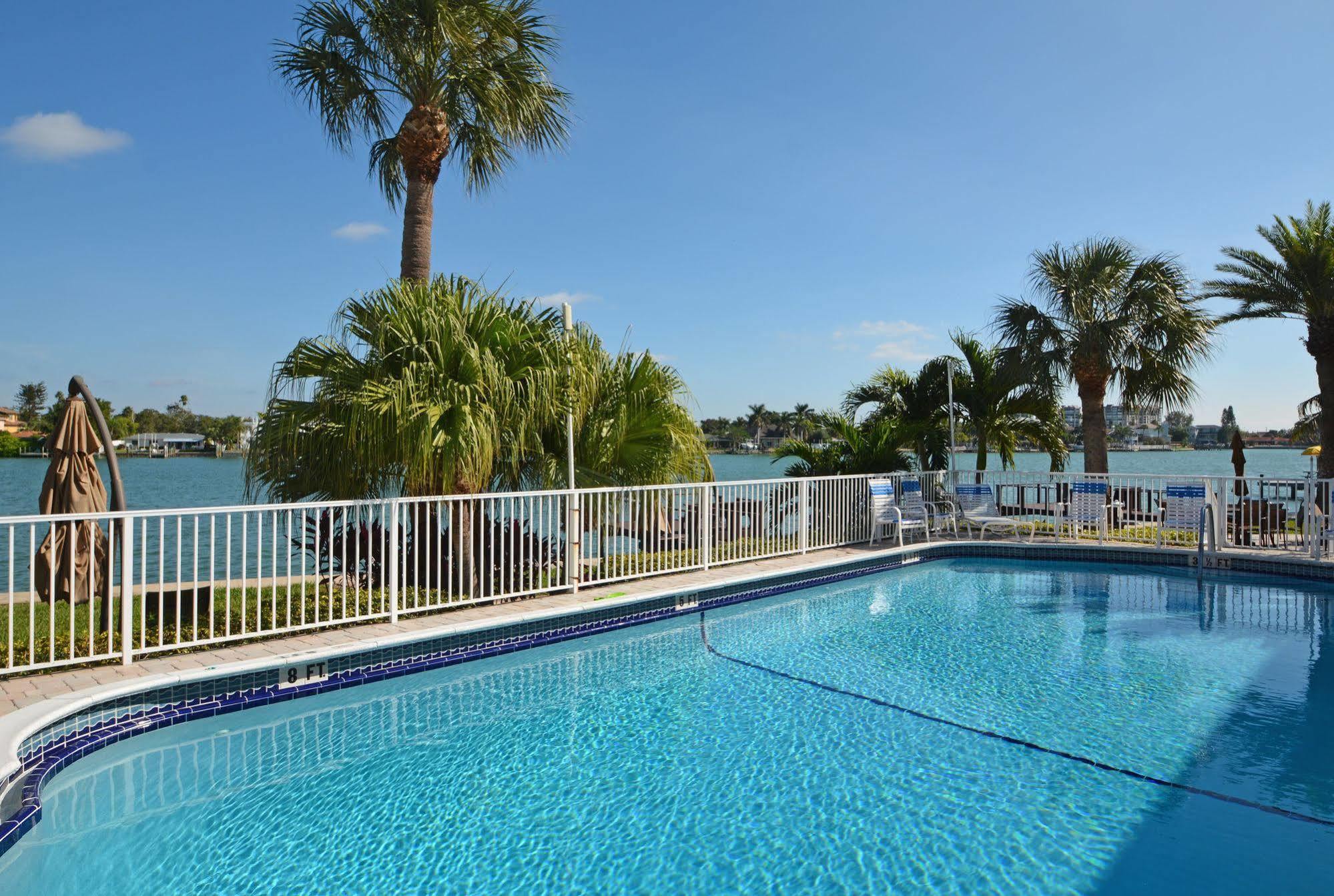 Westwinds Waterfront Resort St. Pete Beach Esterno foto