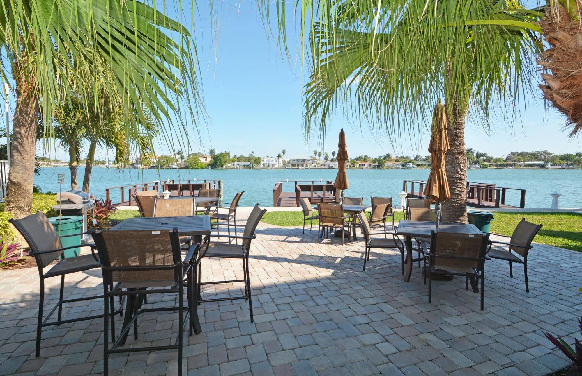 Westwinds Waterfront Resort St. Pete Beach Esterno foto
